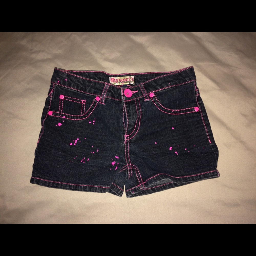 Jean shorts with pink paint splatters